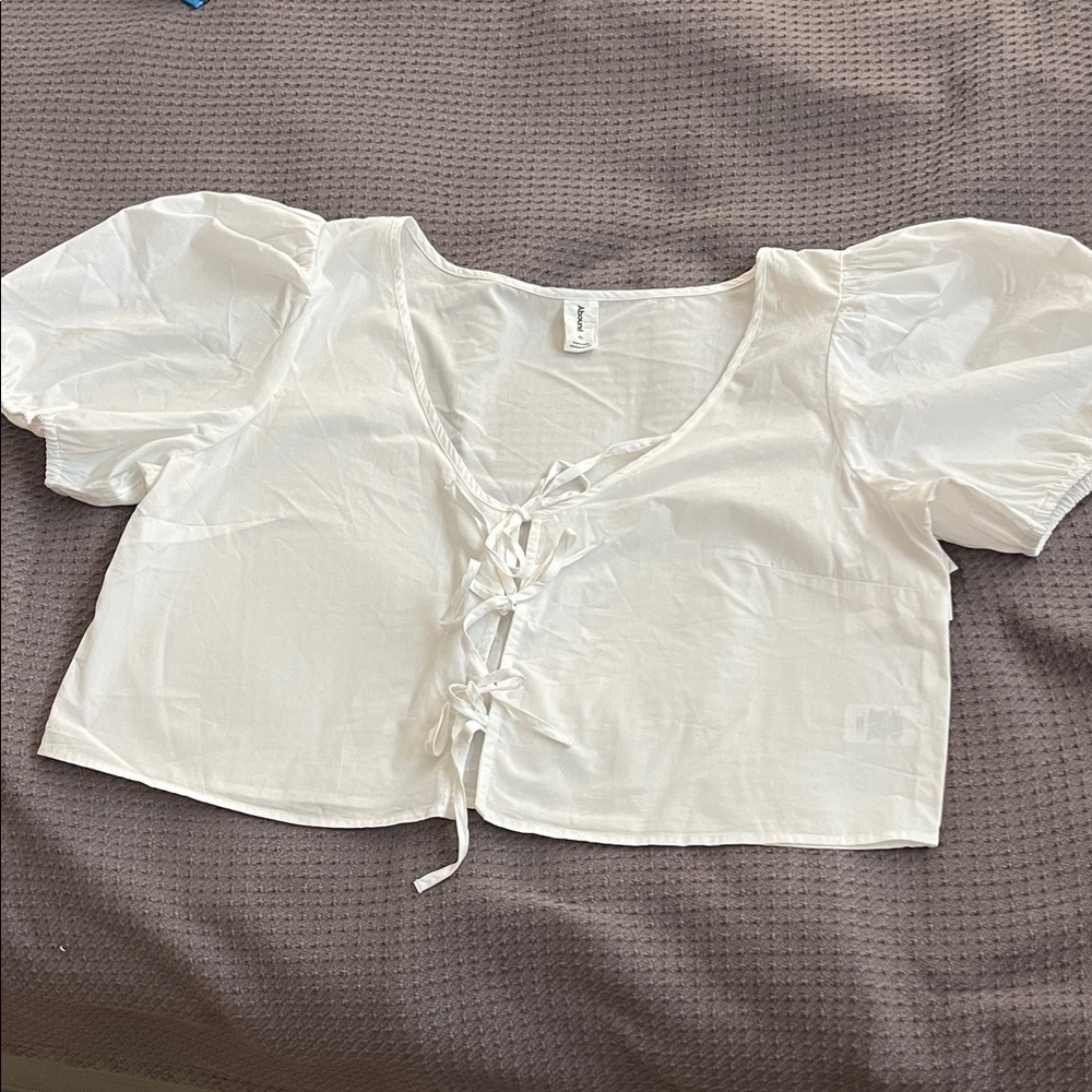 ❤️ 6 for 20 ❤️ NWT Abound White Tie-Front Puff Sleeve Blouse